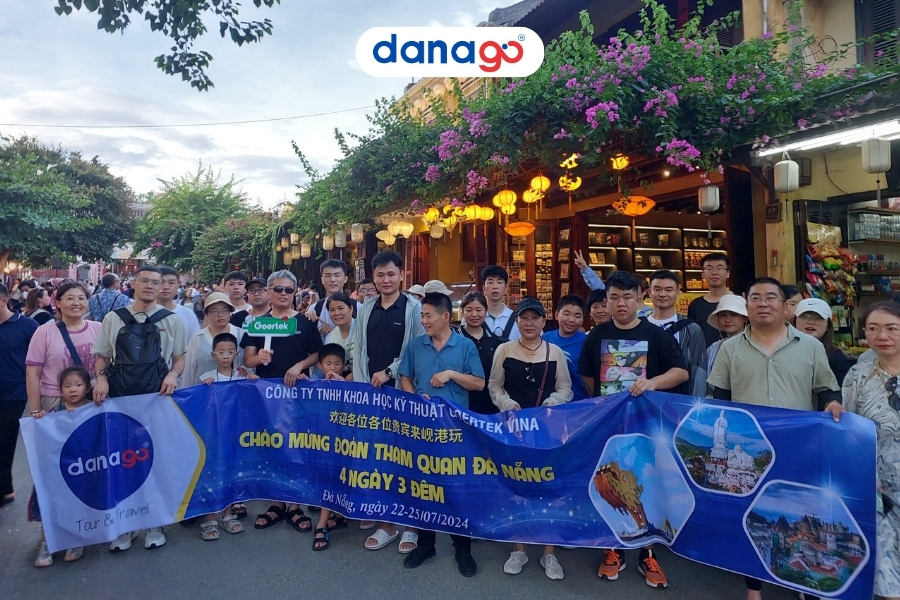 Đoàn khách của DANAGO khám phá phổ cổ Hội An