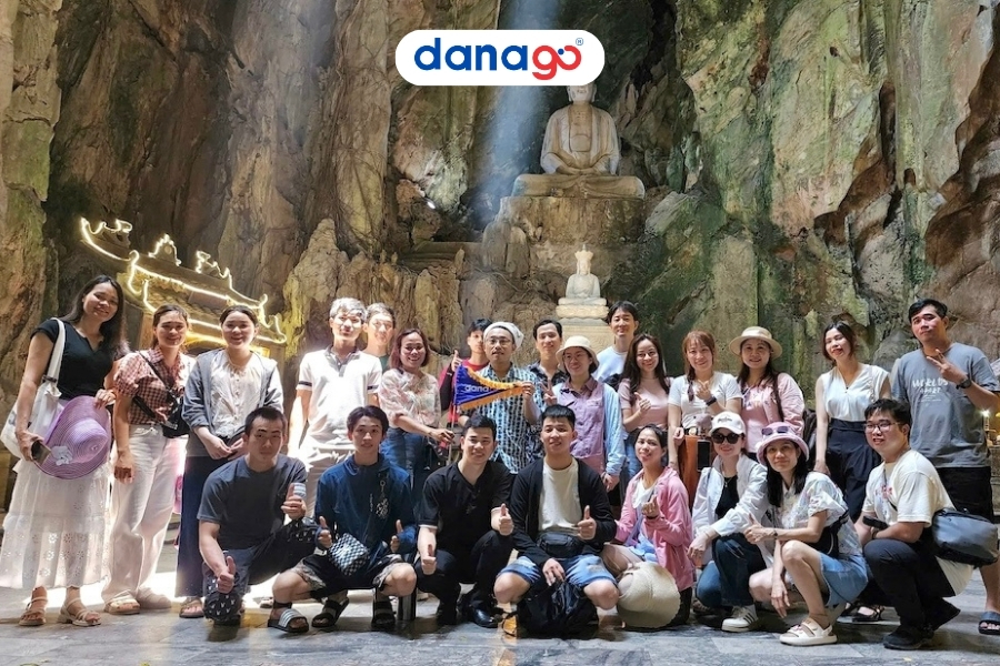 Tham quan Ngũ Hành Sơn trong tour do DANAGO tổ chức
